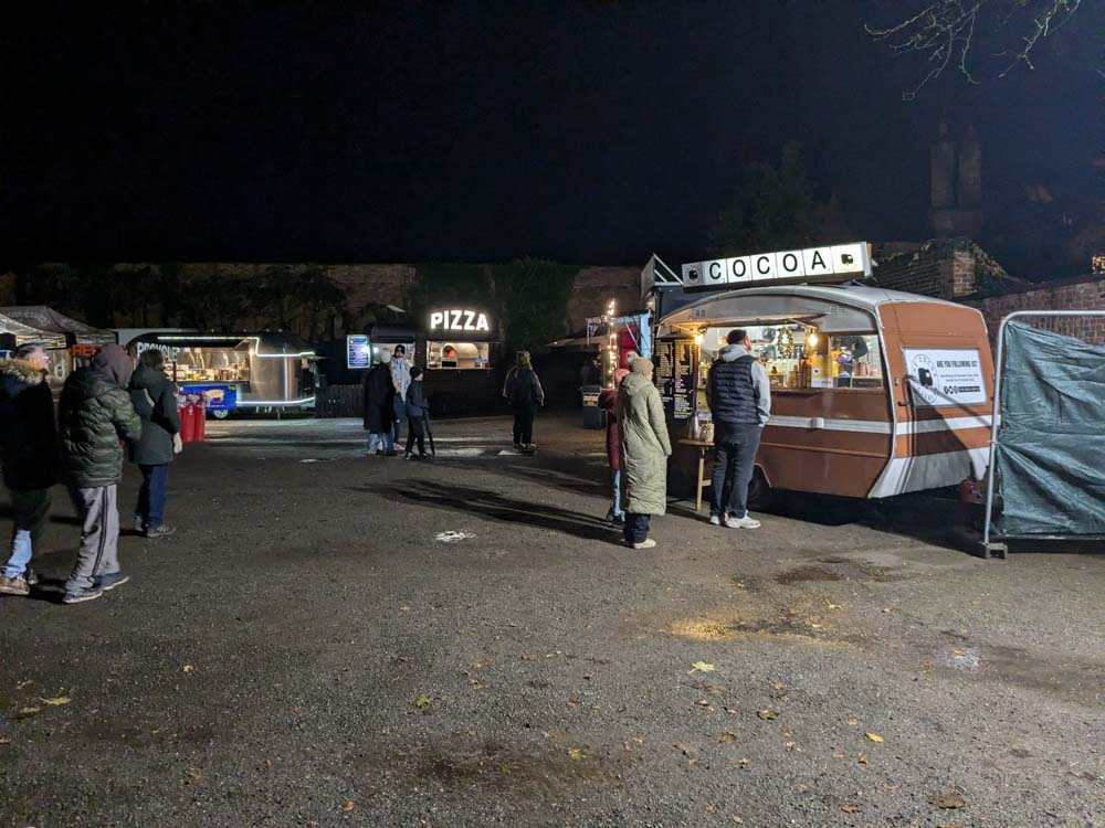 Food huts in a group in the dark