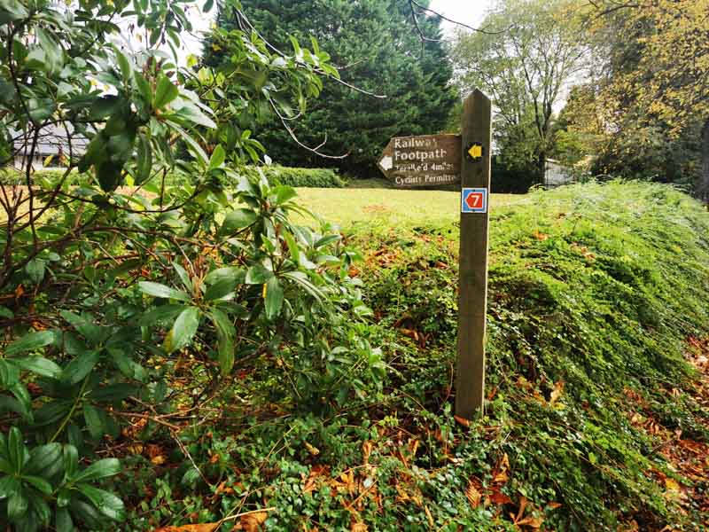 sign post for keswick to Threlkeld trail