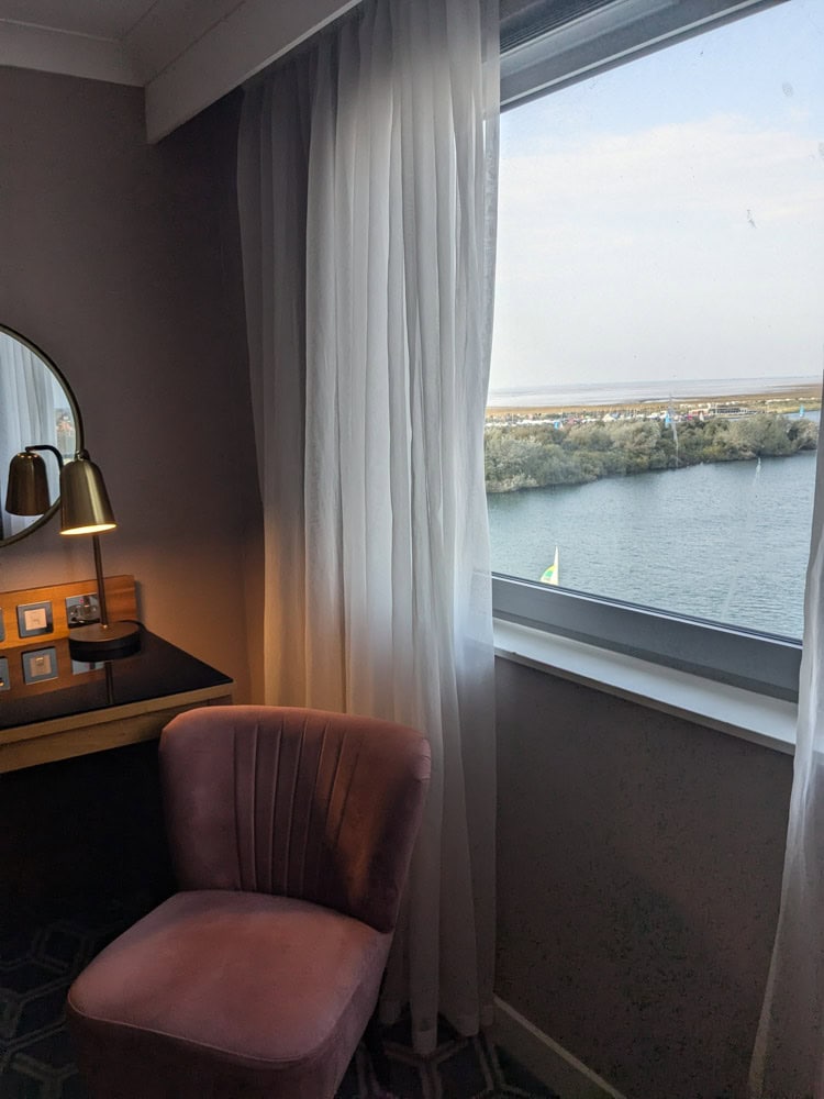 Window with a view over the lake