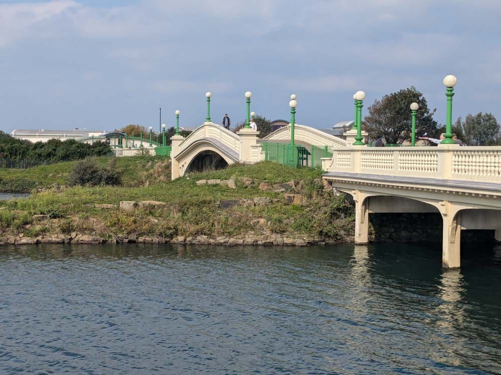 White bridges over a lake